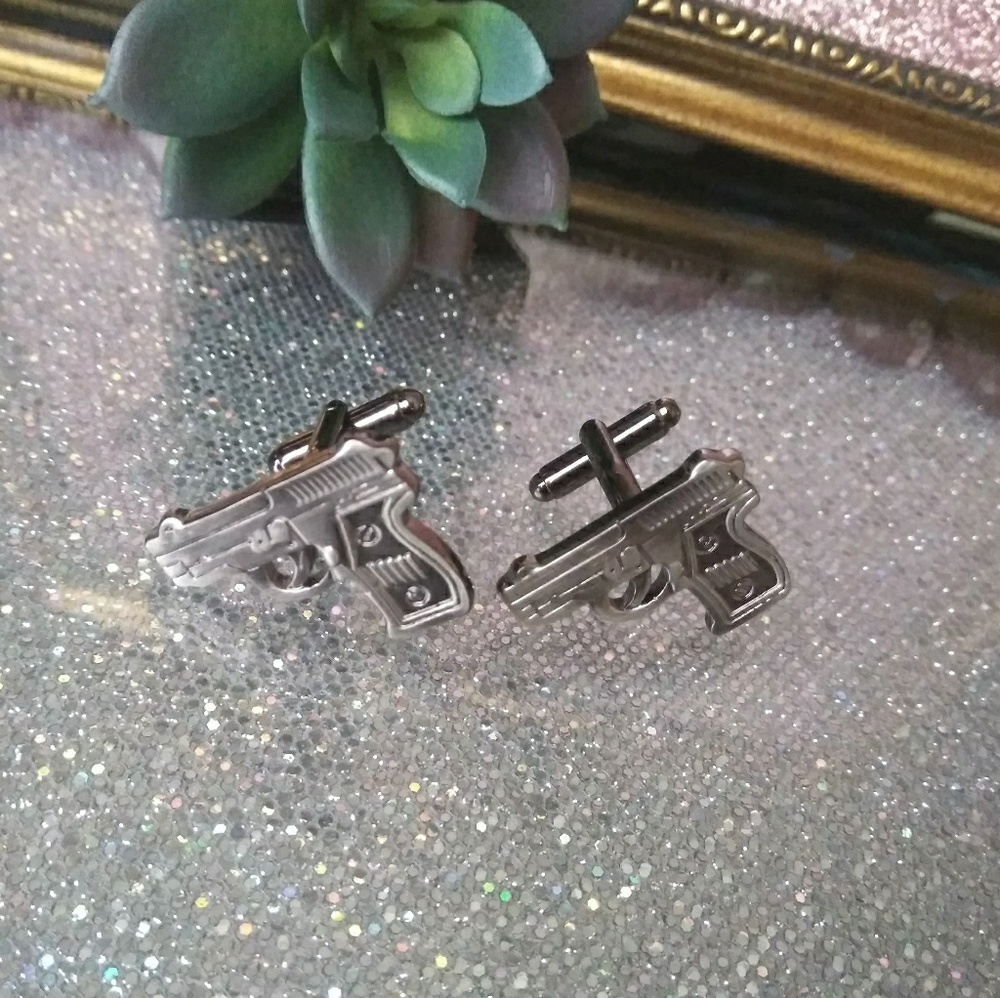 Sale💕Gun Cufflinks - Picture 2 of 3